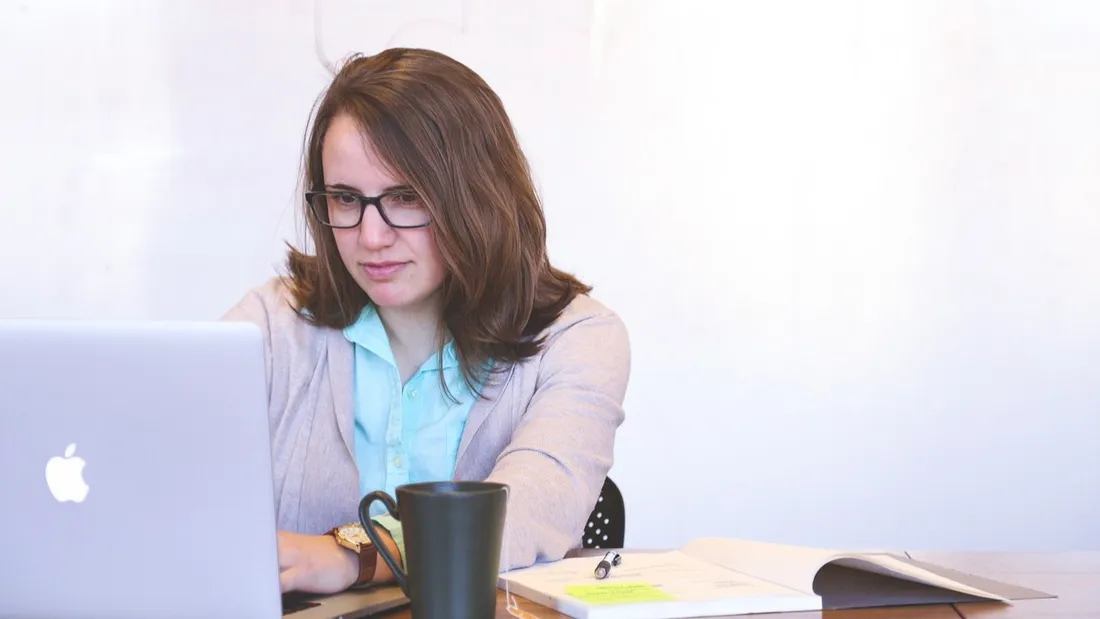 Les femmes gagnent en moyenne 15,4% de moins que les hommes.