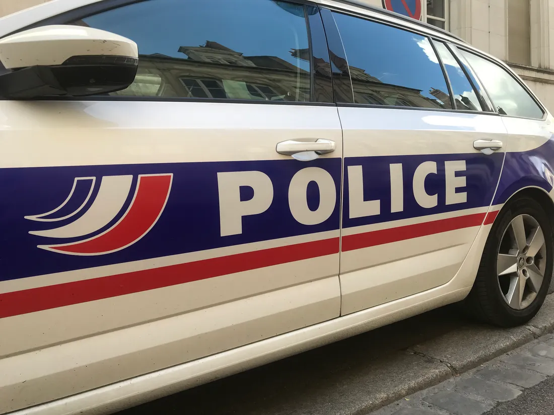 Une voiture de la police nationale