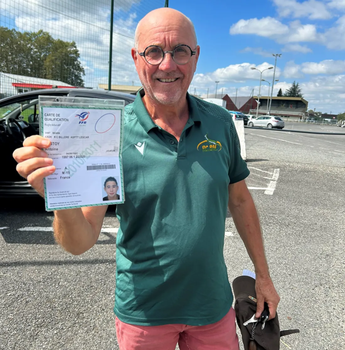 Patrick Raymond, ancien entraîneur d'Antoine Hastoy, avec sa licence de l'époque