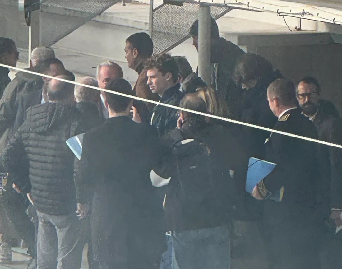 Léon Marchand présent au début de la visite