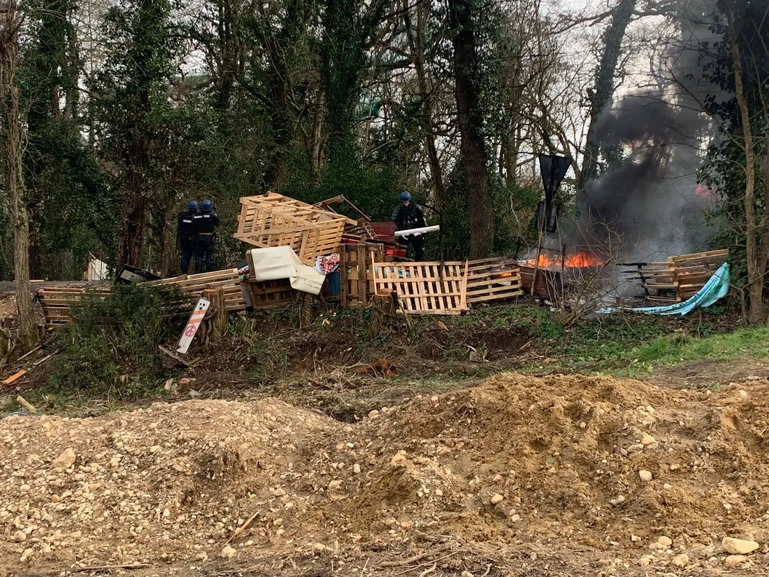 Intervention des CRS sur la ZAD de la Crémage à Saïx ce jeudi 15 février
