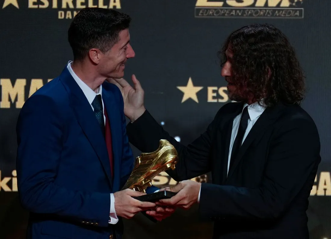Robert Lewandowski et Carles Puyol