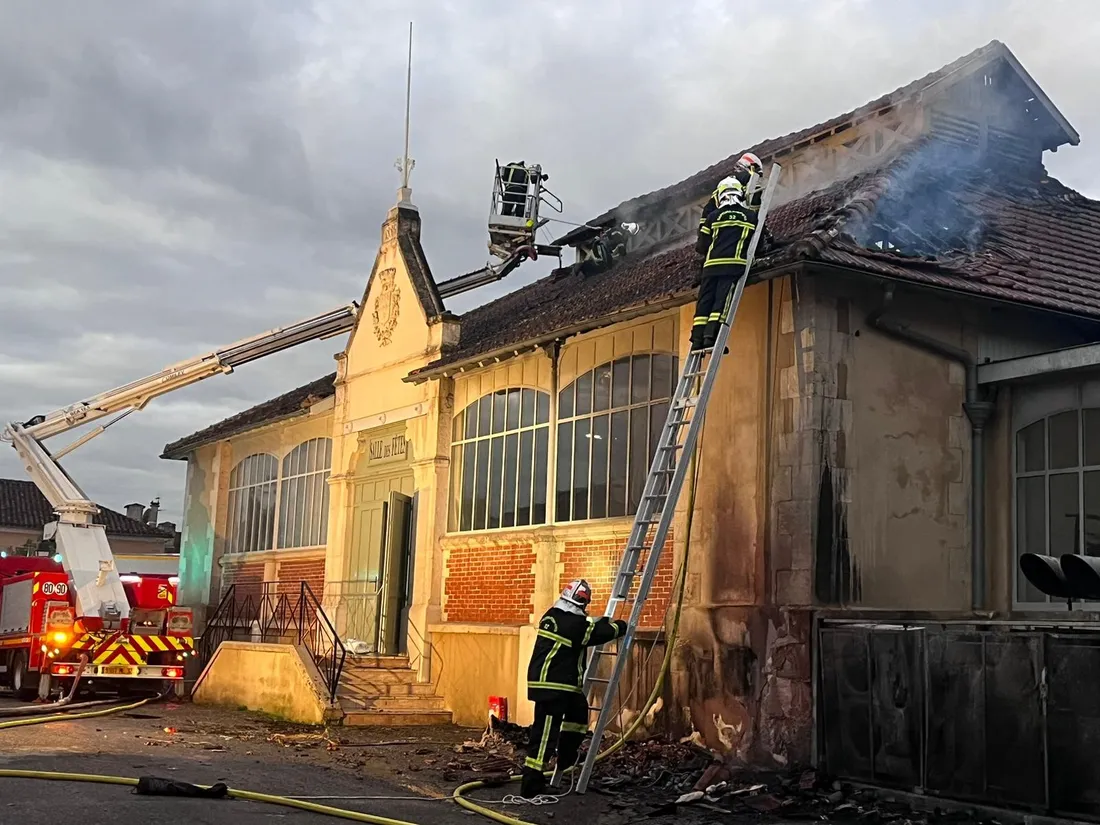 La salle des fêtes de Seissan (32), dévorée par les flammes ce lundi 20 novembre 2023