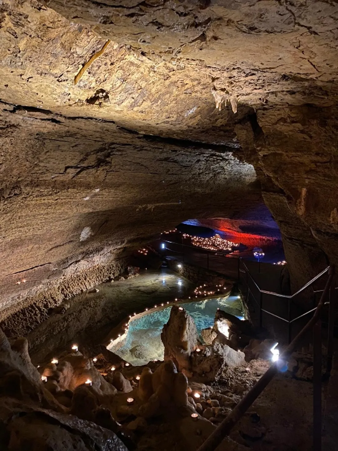La salle des vasques de la grotte de Trabuc.