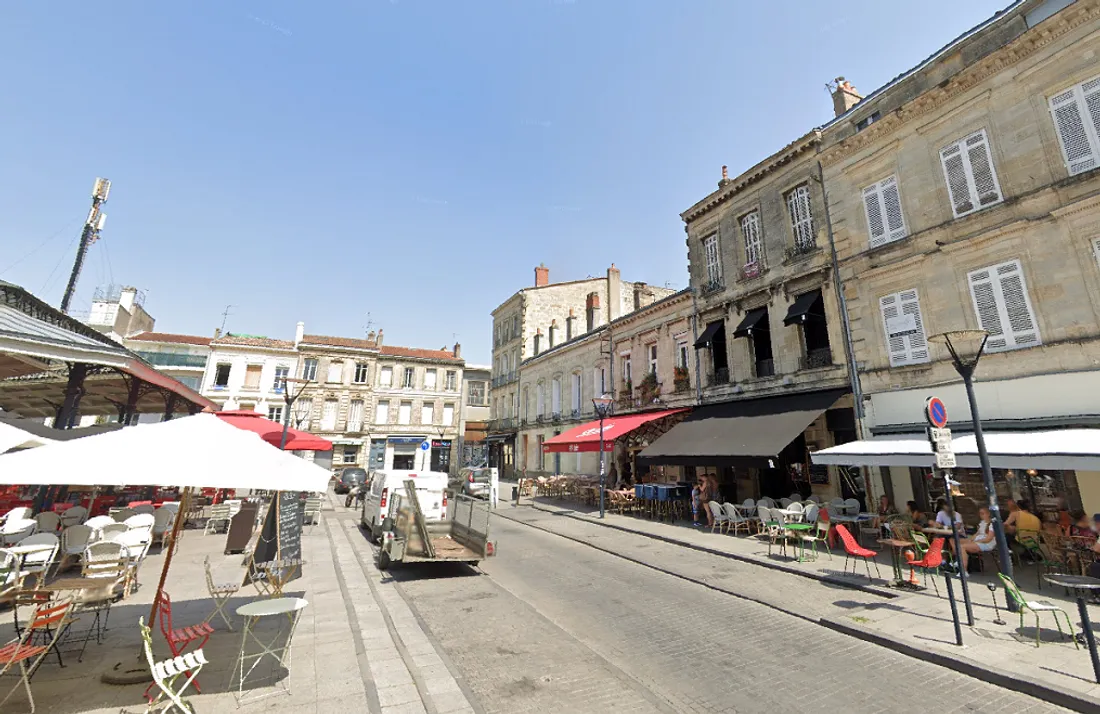 A Bordeaux, la place du marché des Chartrons