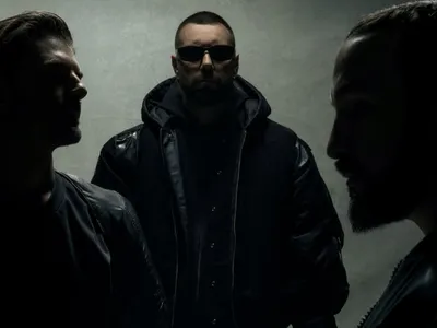 Octobre 2010, Until One, première 'compilation' signée d'une...