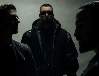 Octobre 2010, Until One, première 'compilation' signée d'une...