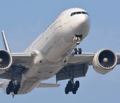 Interruption temporaire du trafic aérien suite à la sortie de piste d'un avion de tourisme