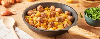 Poêlée de pommes de terre et saucisses grillées