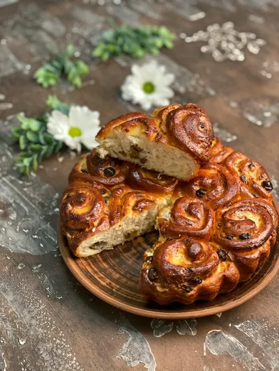 Brioche roulée aux raisins secs