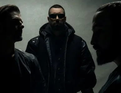 Octobre 2010, Until One, première 'compilation' signée d'une...