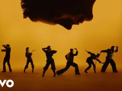 Nick Littlemore (PNAU) derrière le grand retour de Mika avec...