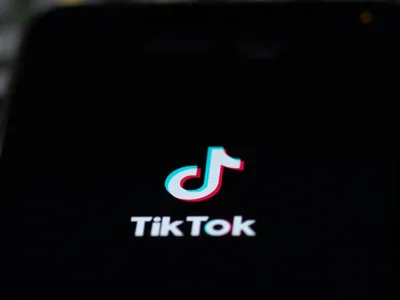 TikTok visé par une enquête pour son algorithme, soupçonné...