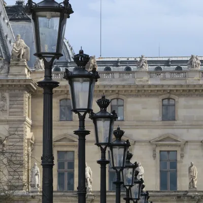 Braquage au Louvre : l'enquête accélère, cinq suspects arrêtés