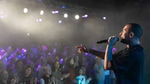 AMIR EN SHOWCASE FLOR FM