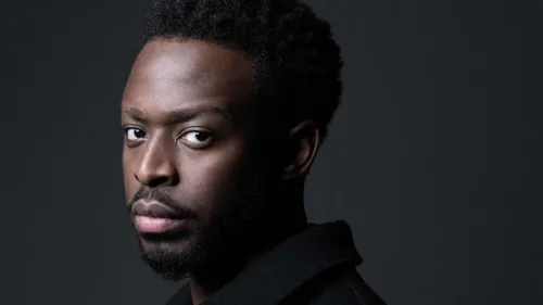 Dadju s'embrouille avec un spectateur en plein showcase, Booba...