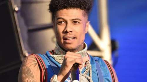 Le rappeur Blueface visé par une enquête pour avoir engagé des...