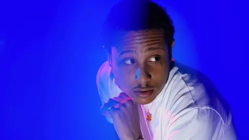 Ateyaba tient des propos concernant la transition de genre, Maes le...