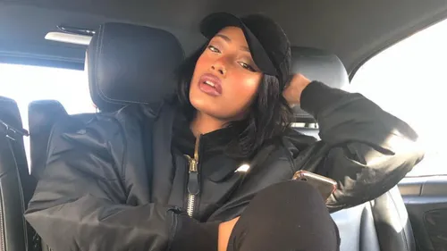 Shay sur le plateau de Quotidien, se retrouve dans un moment gênant...