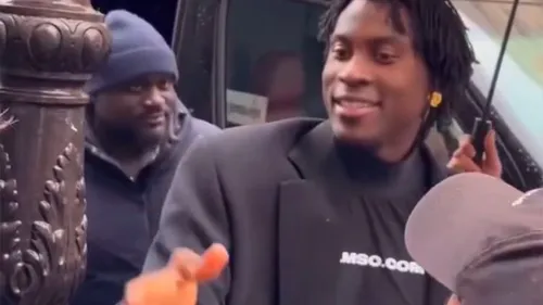 Damso dévoile un nouvel extrait qui devient déjà viral lors d'une...