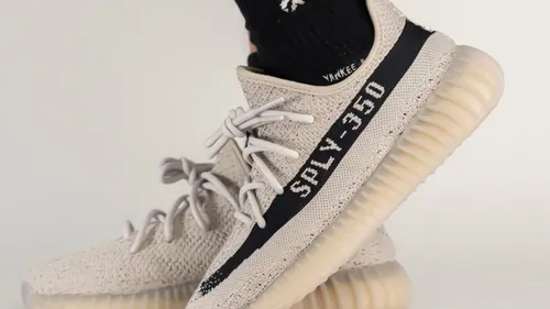 Qui pourra critiquer la YEEZY BOOST 350 V2 « Reverse Oreo » ?