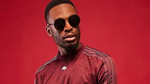 Dadju crée la surprise aux Flammes avec sa montre de luxe rare : ...