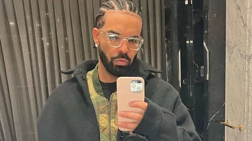 Drake offre de grosses sommes d'argent à ses fans présents à son...