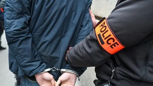 Deux hommes arrêtés avec des bijoux dans leurs sous-vêtements