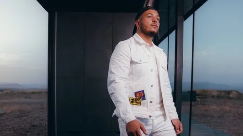 La SNCF porte plainte contre le rappeur Hornet La Frappe à cause du...