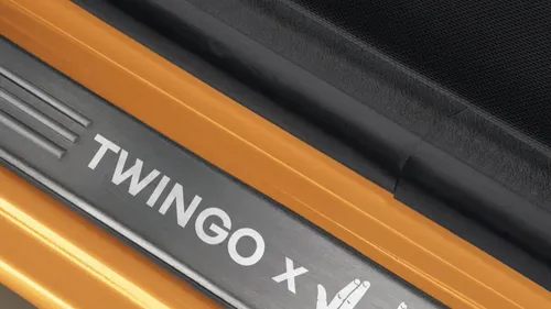 Renault : une Twingo édition Jul pour célébrer son album 'Décennie' ?