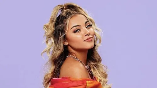 Wejdene avoue ne pas avoir apprécié ses titres « Anissa » et « Coco »