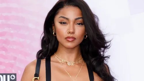 Wejdene affirme son style avec un EP audacieux et un clip enflammé