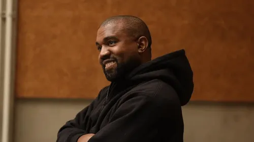 Kanye West s'affiche en legging, les internautes le termine ! (PHOTOS)