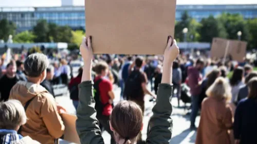 Des milliers de Kurdes ont défilé pour exiger la libération d'Öcalan