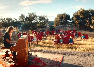 Julien Doré sort un clip insolite pour « Barracuda II »