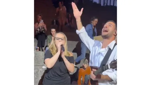 Séquence émotion pour Amir et une fan