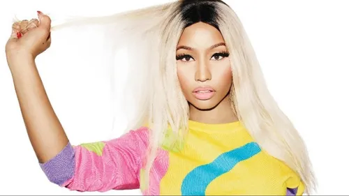 "C'est une chanson idiote" : Nicki Minaj interrompt sa performance...