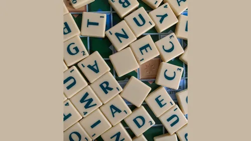 Il est champion du monde de Scrabble hispanophone… sans parler...