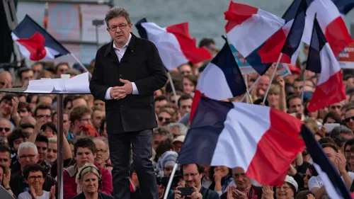 Est-il possible de gouverner par décret comme le souhaite Jean-Luc...