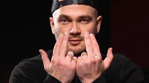 Ils pensaient avoir acheté des places pour un concert de Jul en...