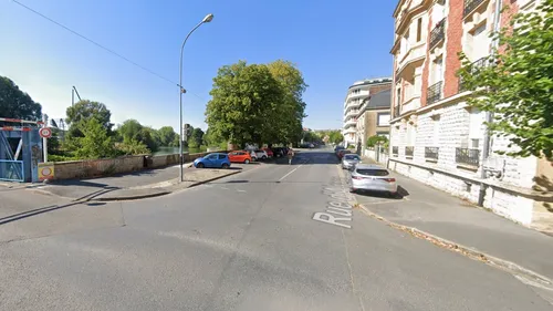 Des chiens enfermés dans le coffre d'une voiture durant 2 jours