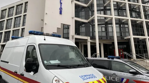 Un homme armé d'un couteau interpellé devant le commissariat de Reims