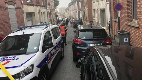 Les policiers tirent sur un homme armé