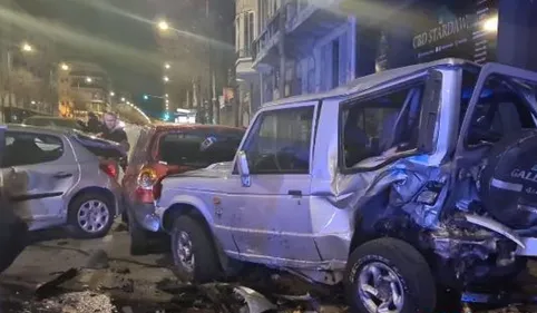 VIDÉO. Il refuse d'obtempérer au contrôle de police puis percute un...