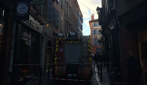 Le toit d'un immeuble s'effondre à Toulouse