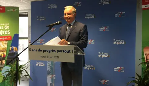 Jean-Luc Moudenc n'officialise pas sa candidature... mais défend...