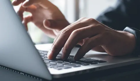 Elu et enseignant à Bédarieux, il collectionnait des milliers...