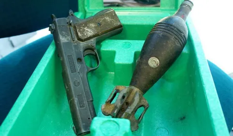 Un obus et un pistolet retrouvés à l'usine de tri de Calce