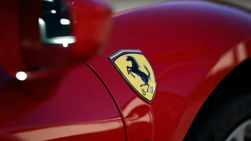 Les voleurs repartent avec une Ferrari et une Corvette