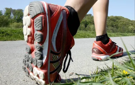 Un jeune joggeur frappé et dépouillé